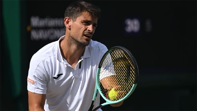 ​Wimbledon: Se suspendi&oacute; por falta de luz el debut de Mariano Navone ante Flavio Cobolli