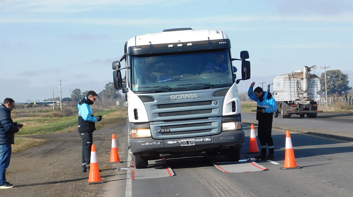 Intenso operativo de control de cargas en la Ruta 65