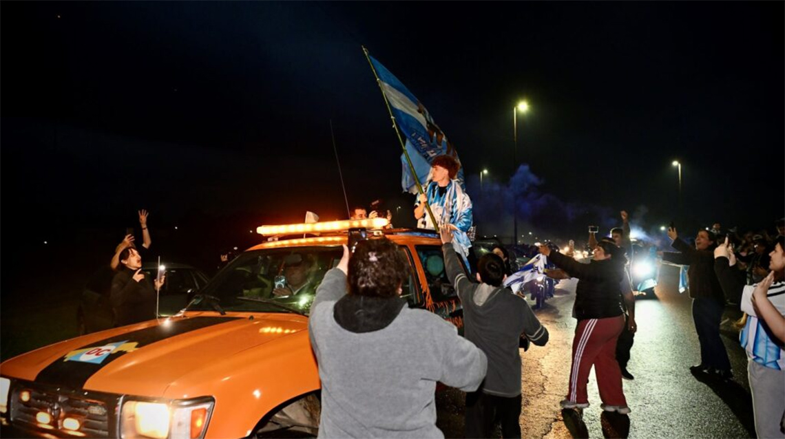Multitudinario recibimiento para el &ldquo;Colo&rdquo; Barco en 25 de Mayo
