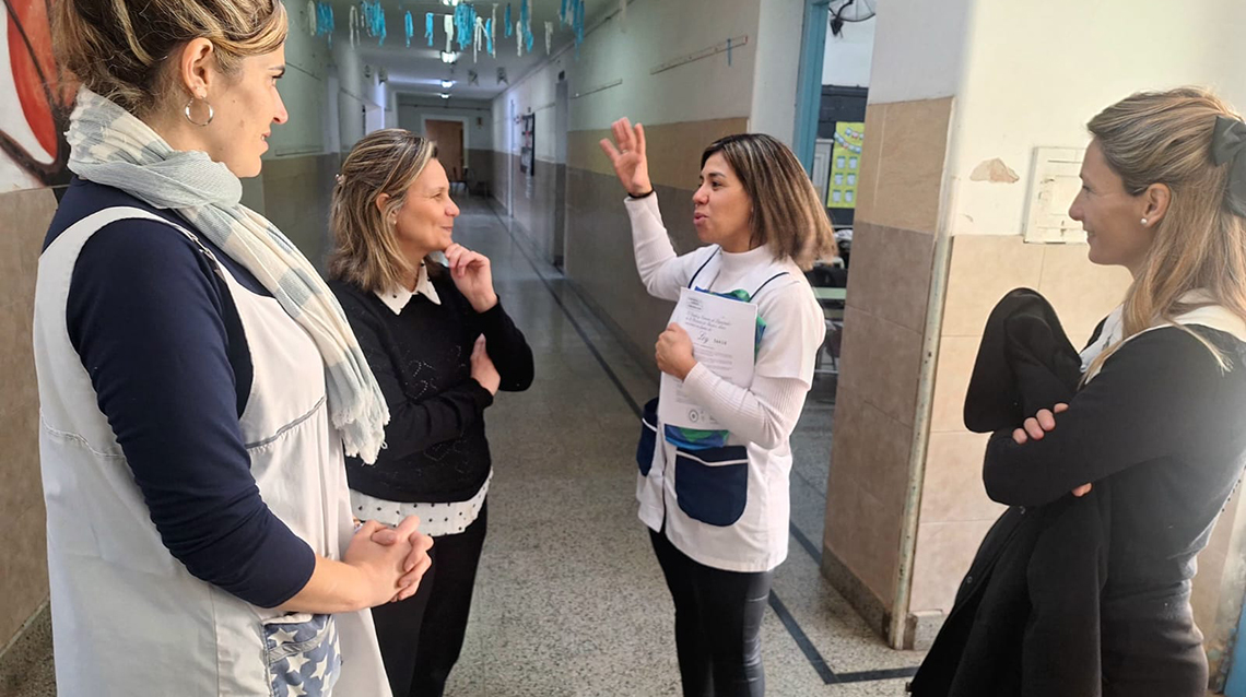 Gentile visit&oacute; la Escuela N&deg; 2 en el marco de su 150&deg; aniversario
