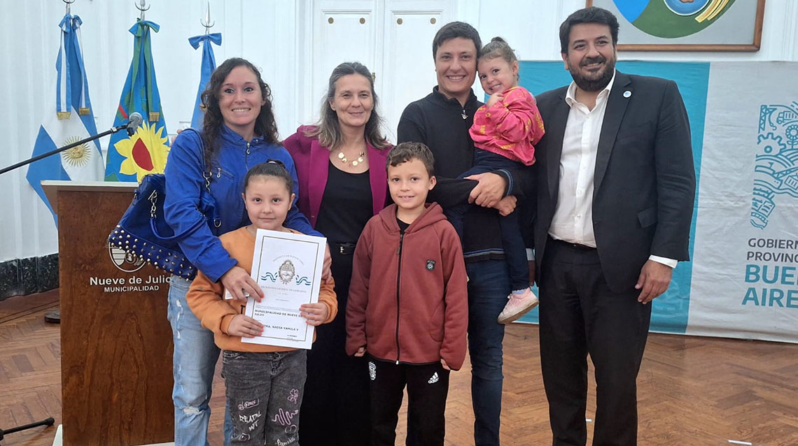 Entrega de escrituras en 9 de Julio