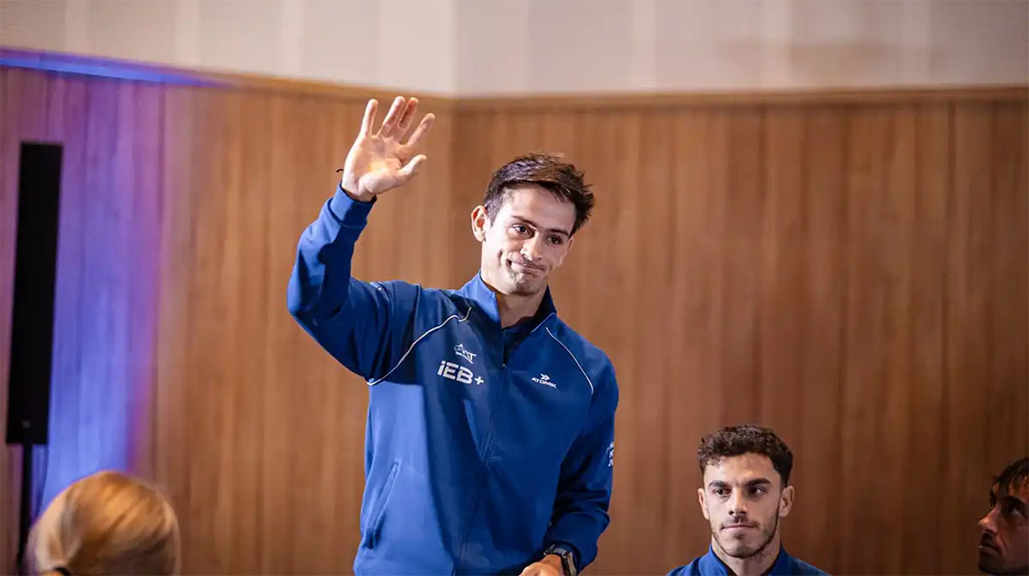 El orgullo de ser un equipo: el gesto de Mariano Navone que emocion&oacute; a Javier Frana en la Copa Davis