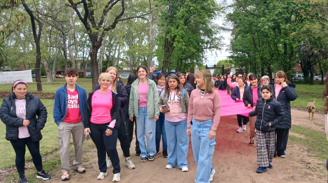 Se realiz&oacute; la Caminata Rosa  para concientizar sobre el c&aacute;ncer de mama