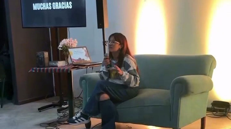 Trinidad Rusconi present&oacute; su novela &ldquo;Cla Lauquen&rdquo; en la I Feria del Libro y la Cultura Ind&iacute;gena de La Plata
