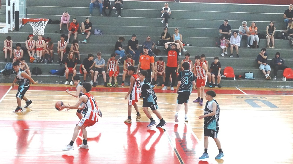 B&aacute;squetbol de la ABCH: Atl&eacute;tico cosech&oacute; dos triunfos ante Mariano Moreno de Bragado