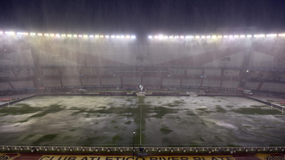 Tras la lluvia, la Argentina y Brasil jugarán desde las 21 en el Monumental